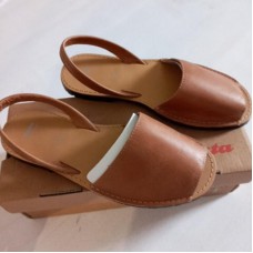 Босоніжки Bata
